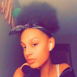 Avatar of user LIGHTSKIN_BADDIE